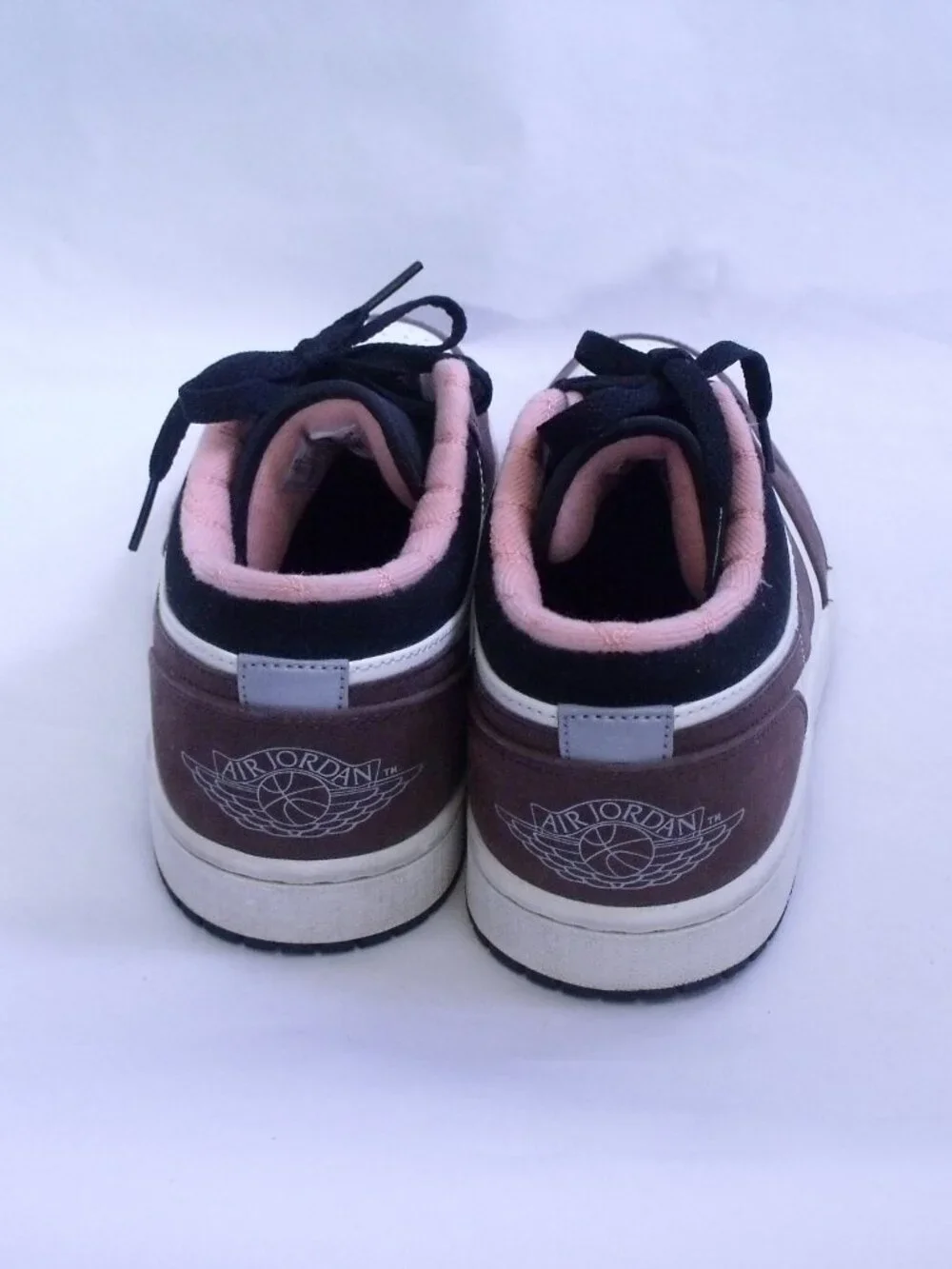 Air Jordan 1 Low SE Mocha Crimson Bliss Sneakers